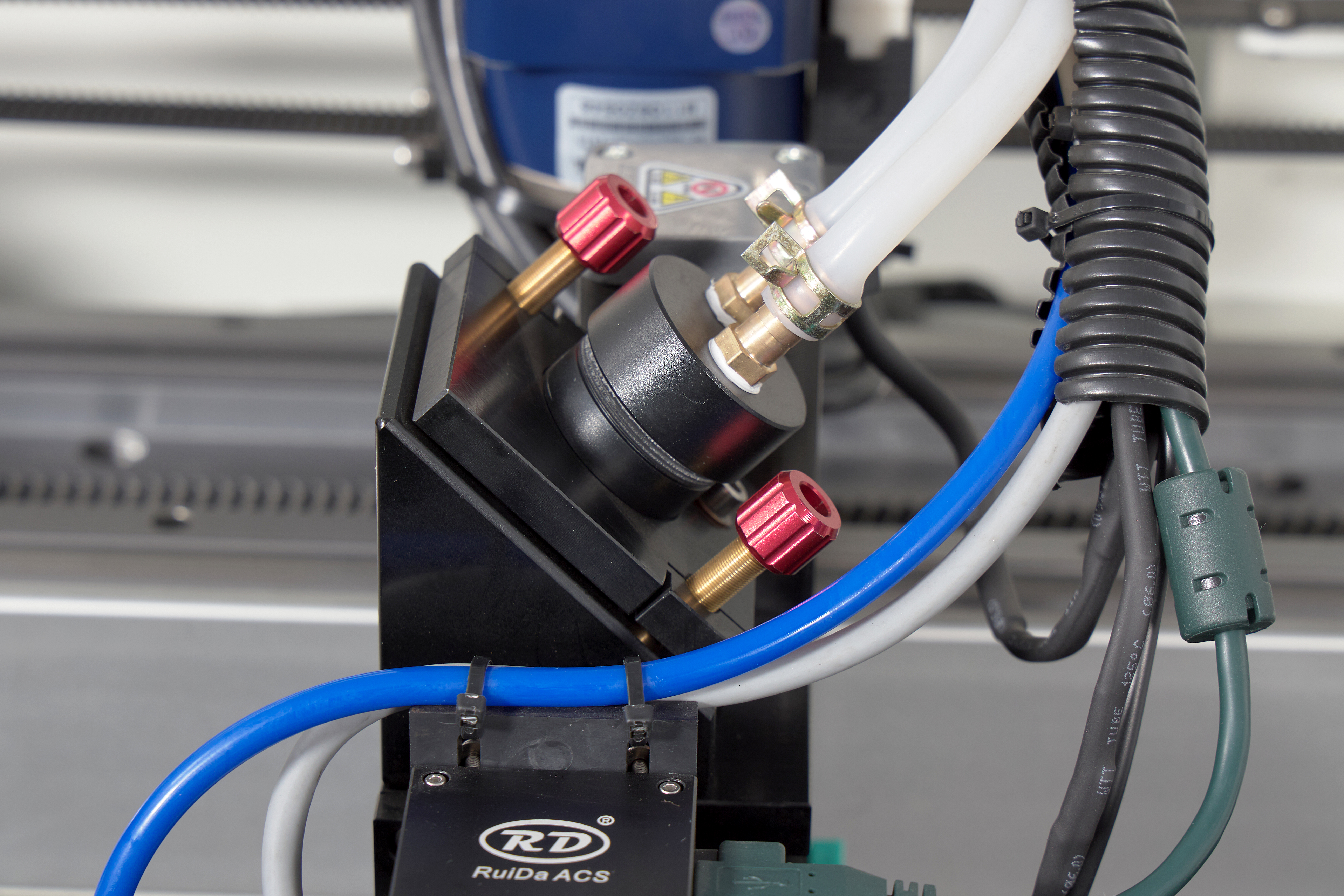 AQ Laser potencia la actualización de la fabricación con innovación tecnológica, optimizando la precisión central y los sistemas de seguridad